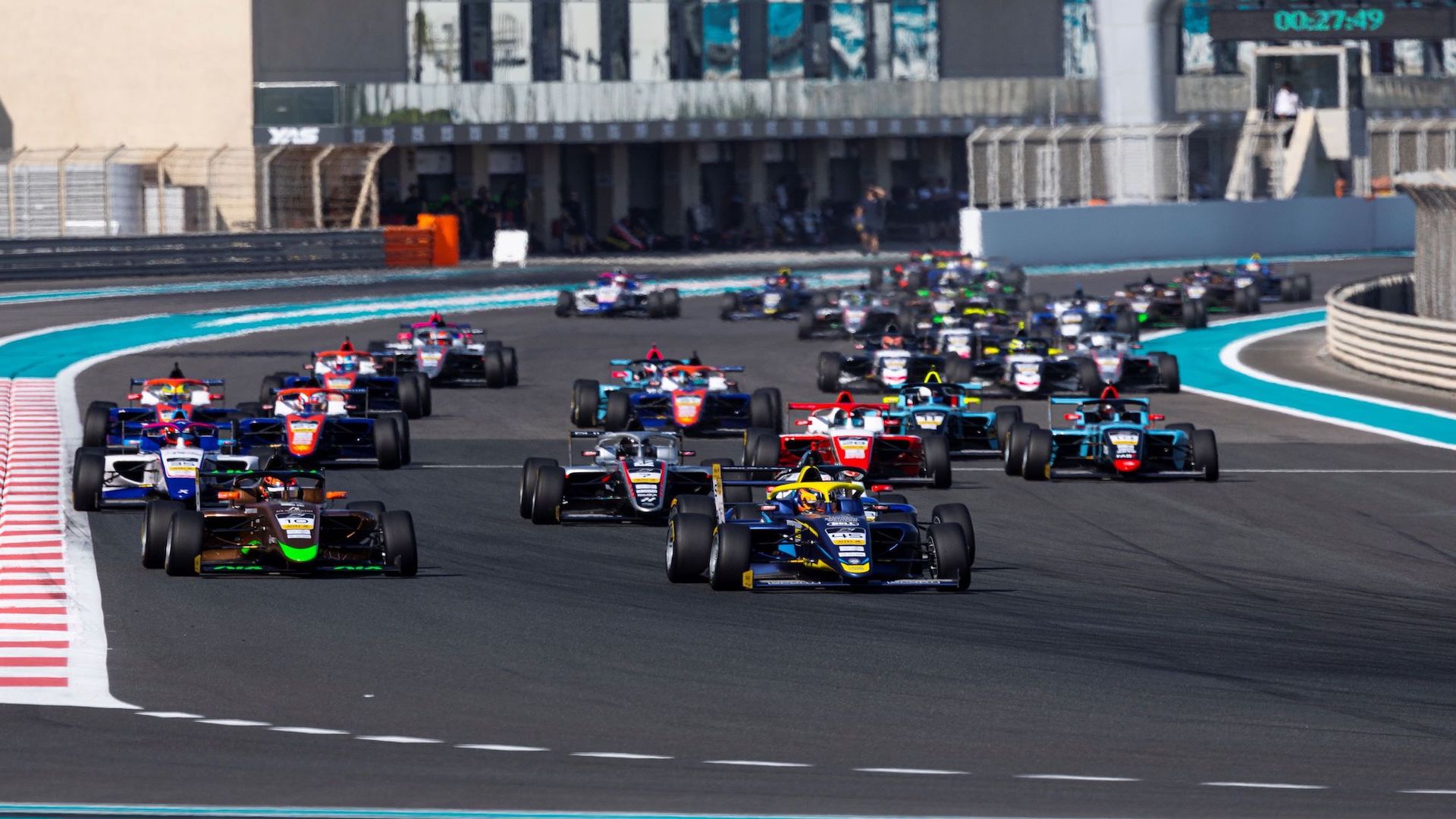 Freddie Slater Leads as F4 UAE Championship Resumes in Dubai