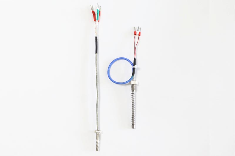 What are the characteristics of PT100 temperature sensor products