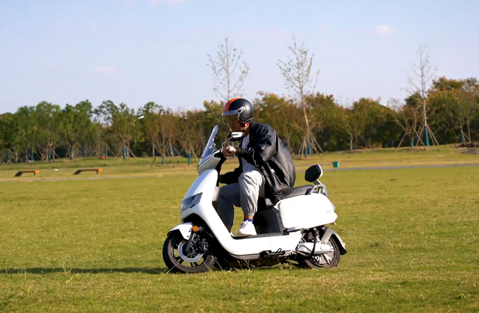 Avoir un rendez-vous avec SUNRA 100% électrique Robo-S